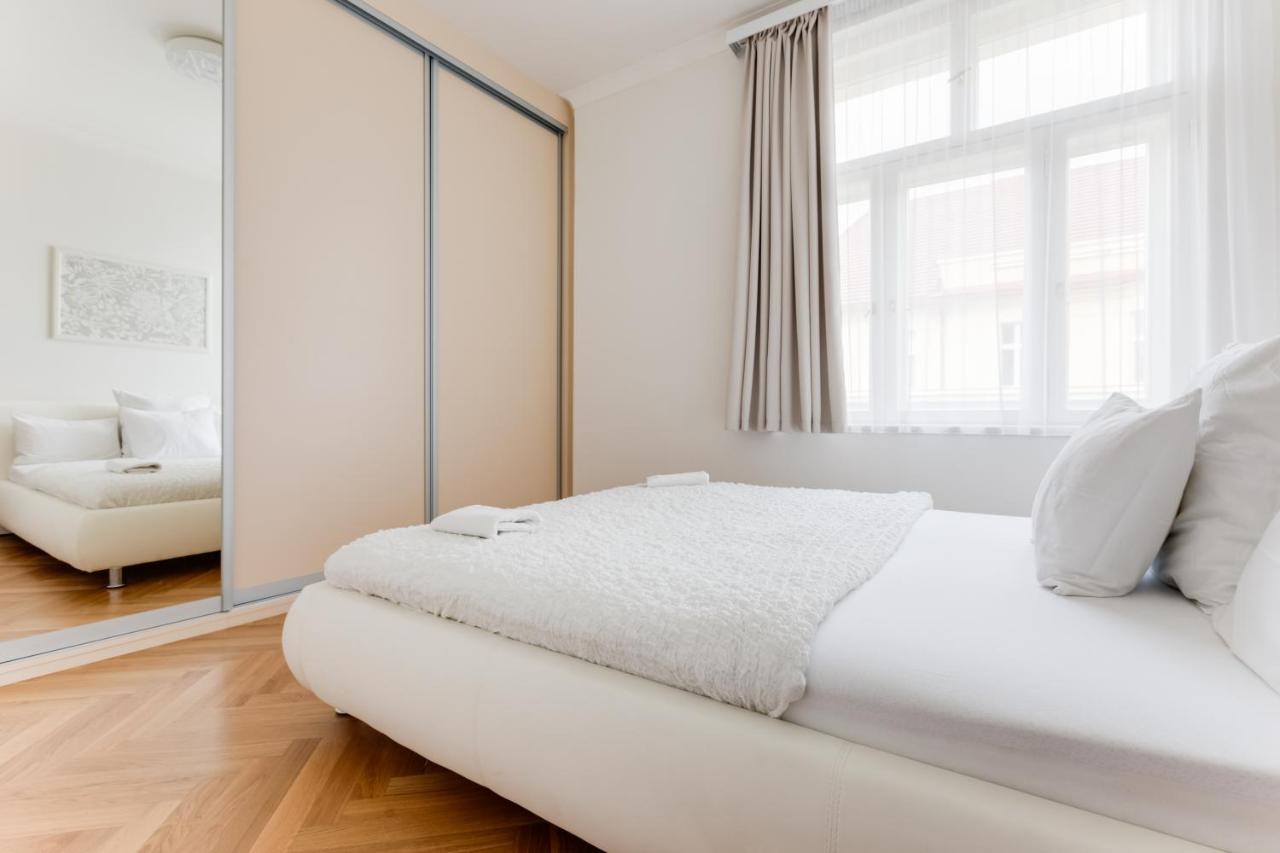Friendly Apartments In Прага Екстер'єр фото