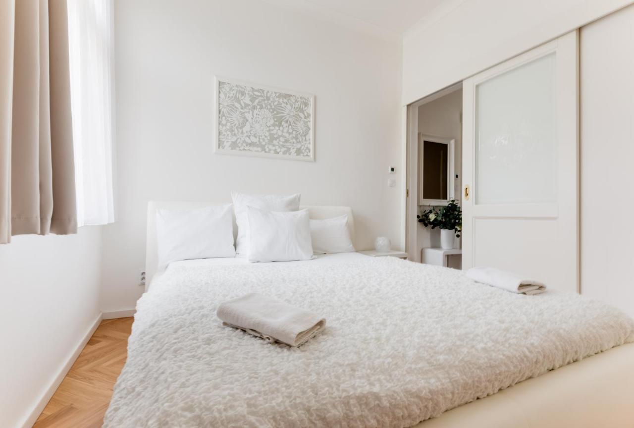 Friendly Apartments In Прага Екстер'єр фото