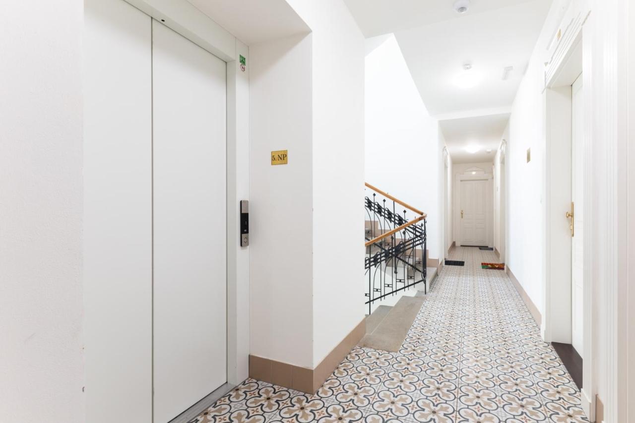 Friendly Apartments In Прага Екстер'єр фото