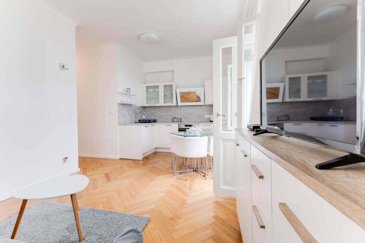 Friendly Apartments In Прага Екстер'єр фото
