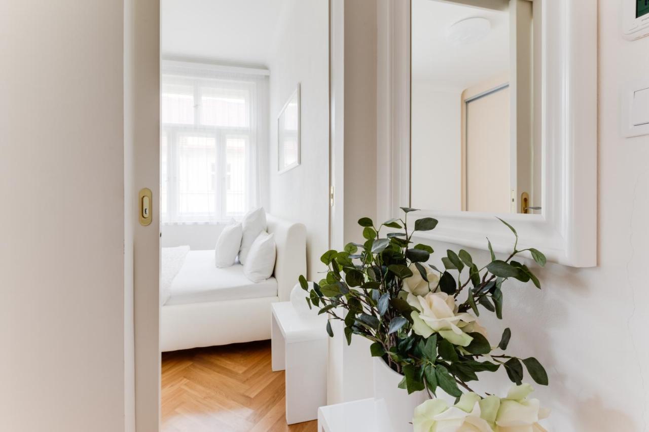 Friendly Apartments In Прага Екстер'єр фото