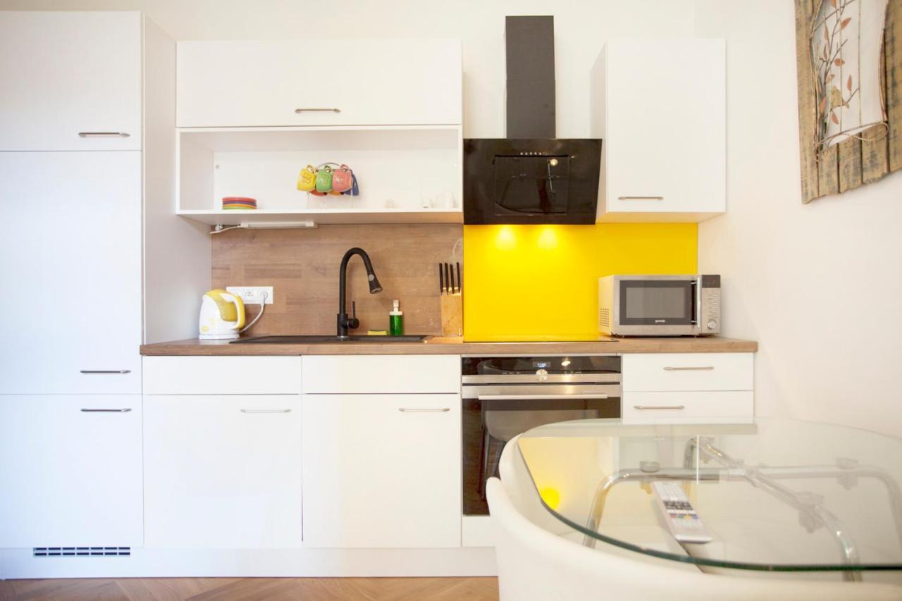 Friendly Apartments In Прага Екстер'єр фото